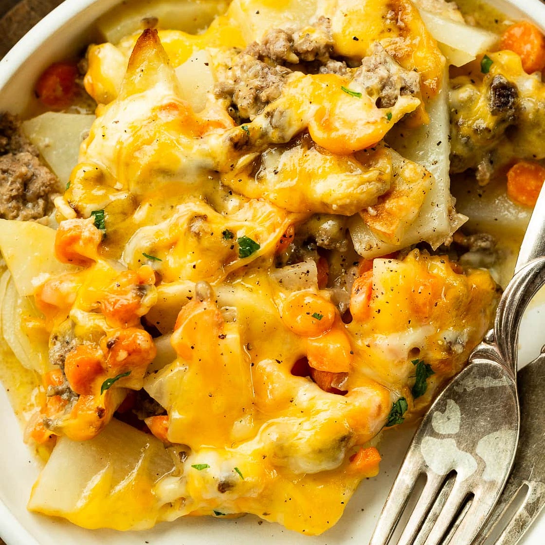 Cheesy Ground Beef and Potato Casserole