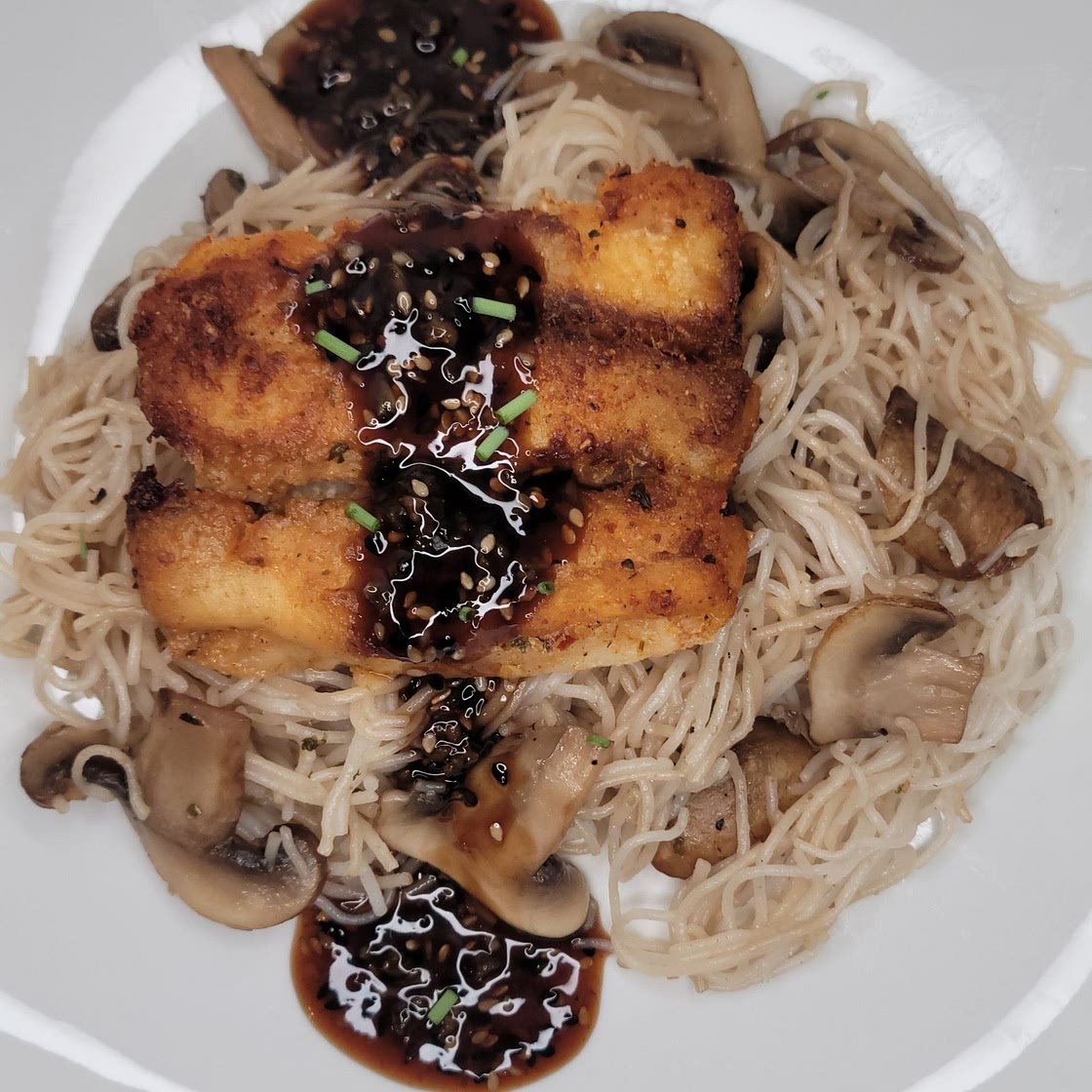 Sweet Sesame Air Fry Pollock Fish with Mushroom Rice Noodle
