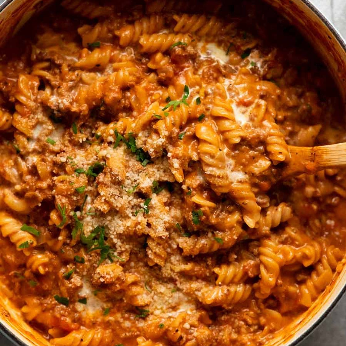 One pot creamy tomato beef pasta