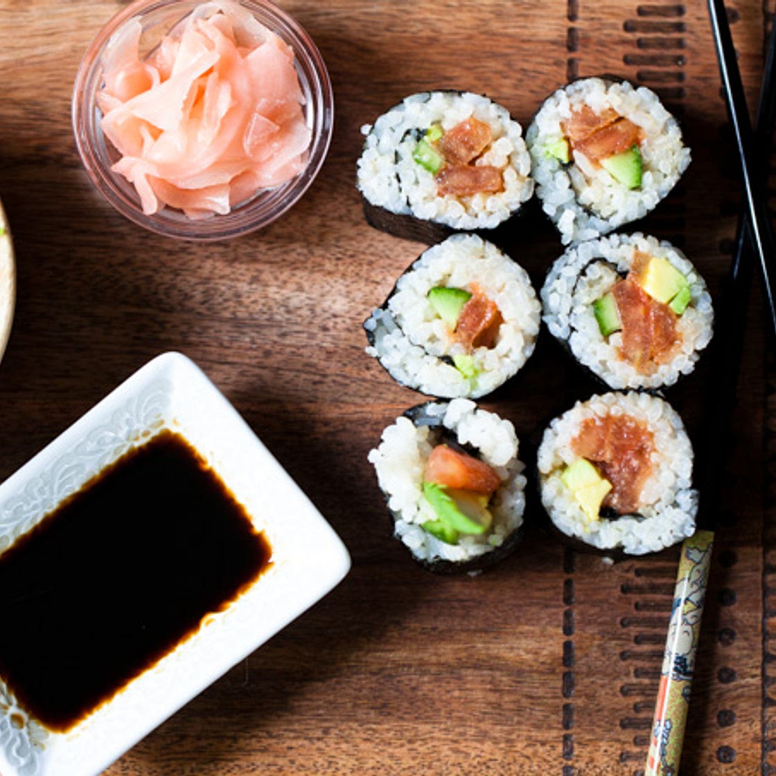 Easy Vegan Sushi with Tomato Spicy Tuna