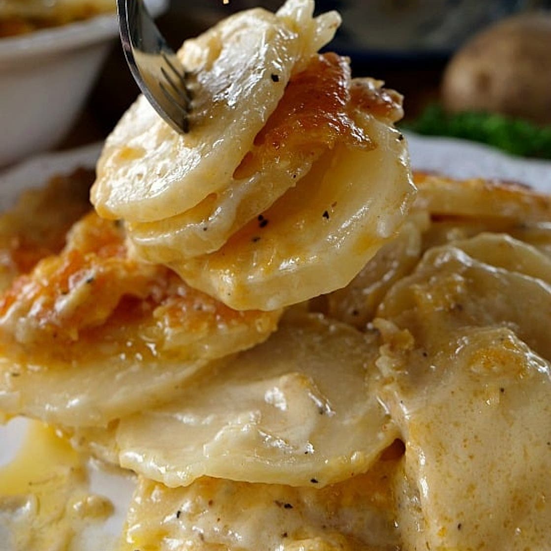 Cheesy Garlic Scalloped Potatoes