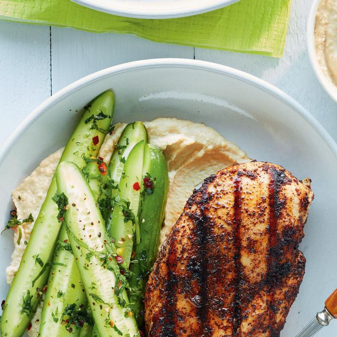 Poulet au sumac et concombres acidulés