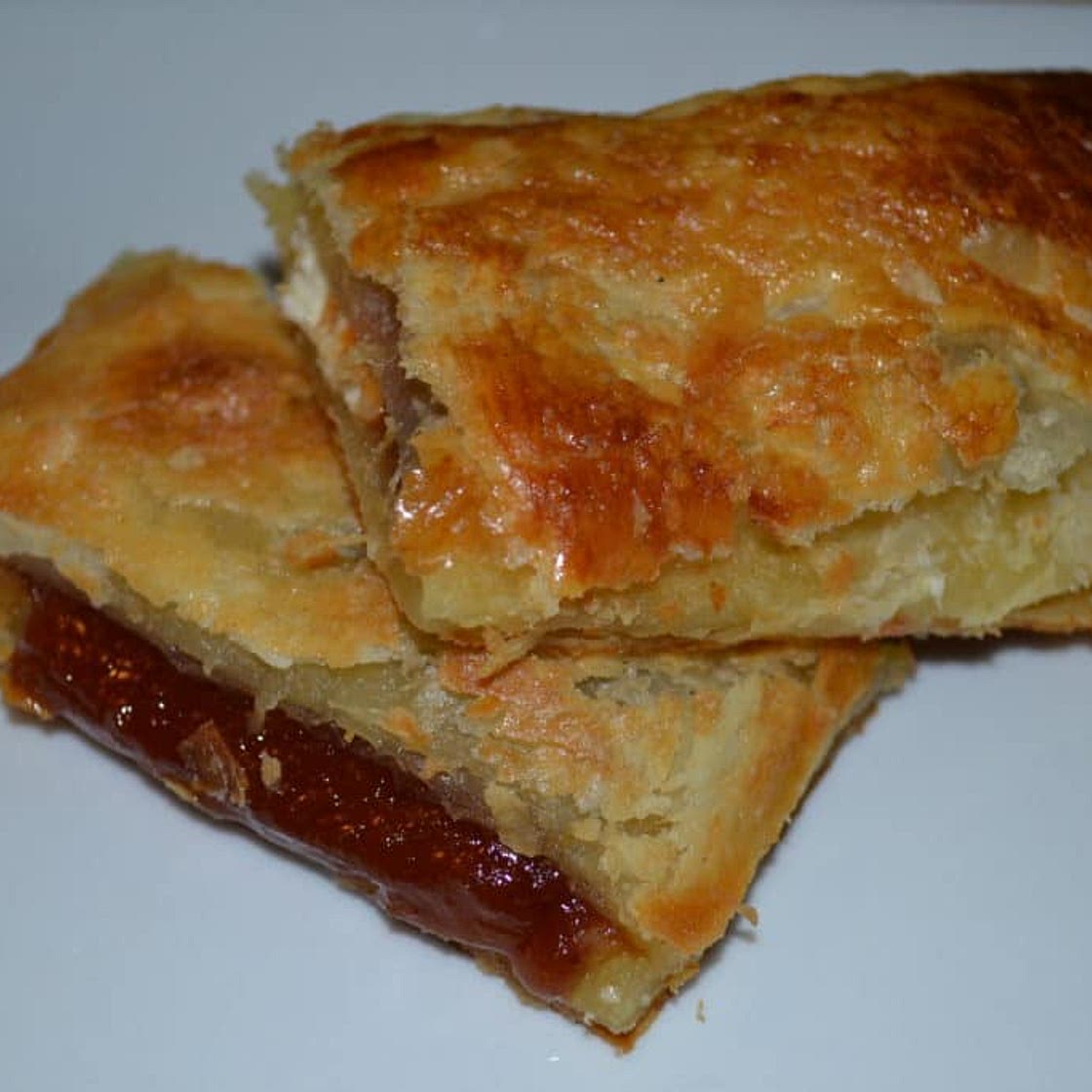 Pastelitos De Guayaba Y Queso (Guava and Cheese Puff Pastries)