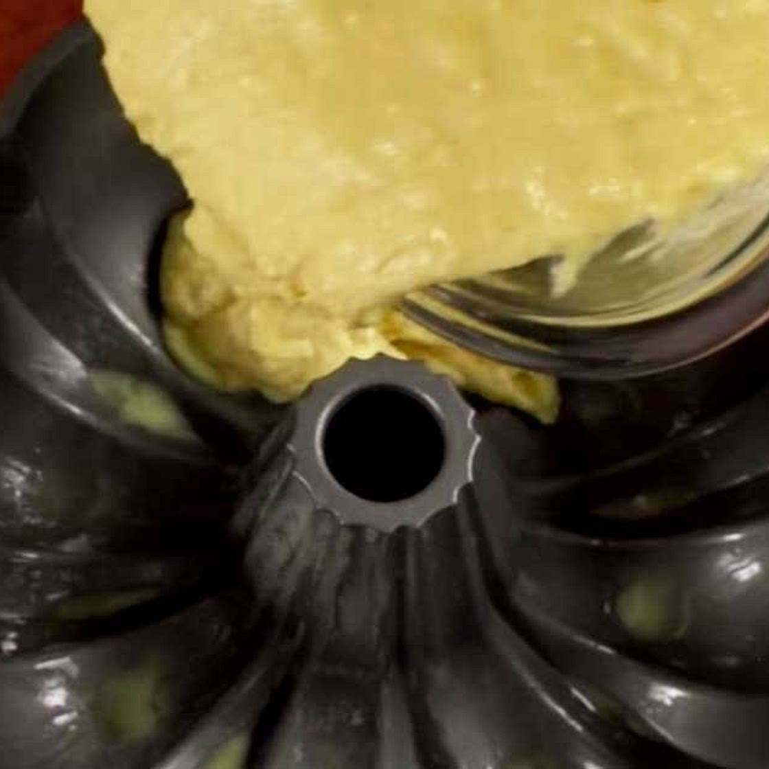 Watch how to make chicken enchilada Bundt bread