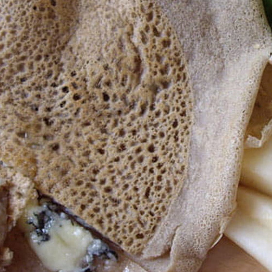 Galette de blé noir Fourme d'Ambert, miel et thym