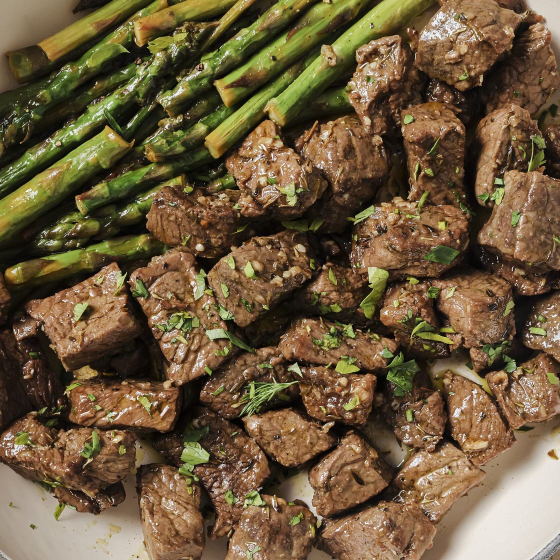 Garlic Balsamic Steak Bites & Asparagus