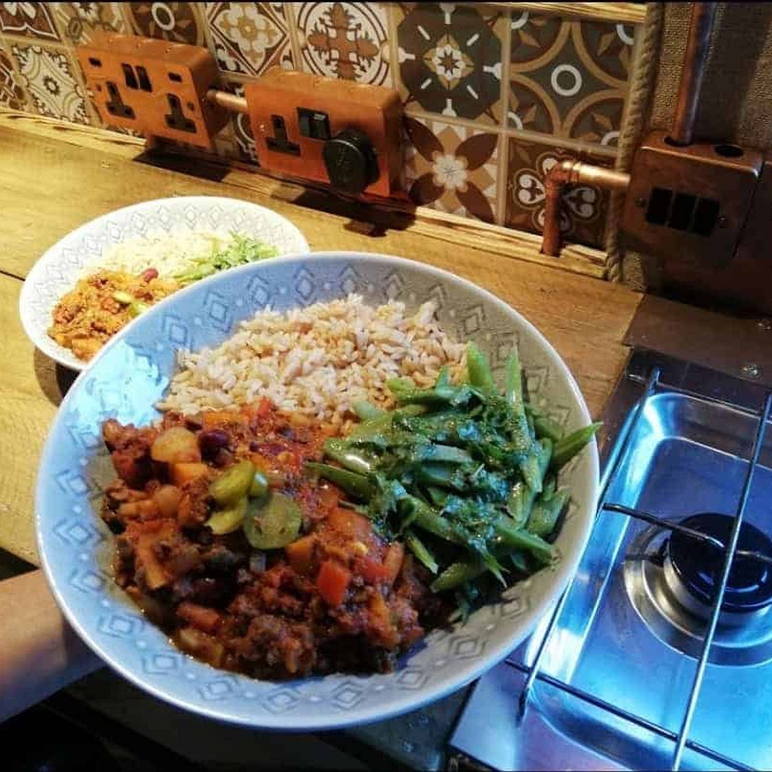 Vegan Chilli with Dressed Green Beans