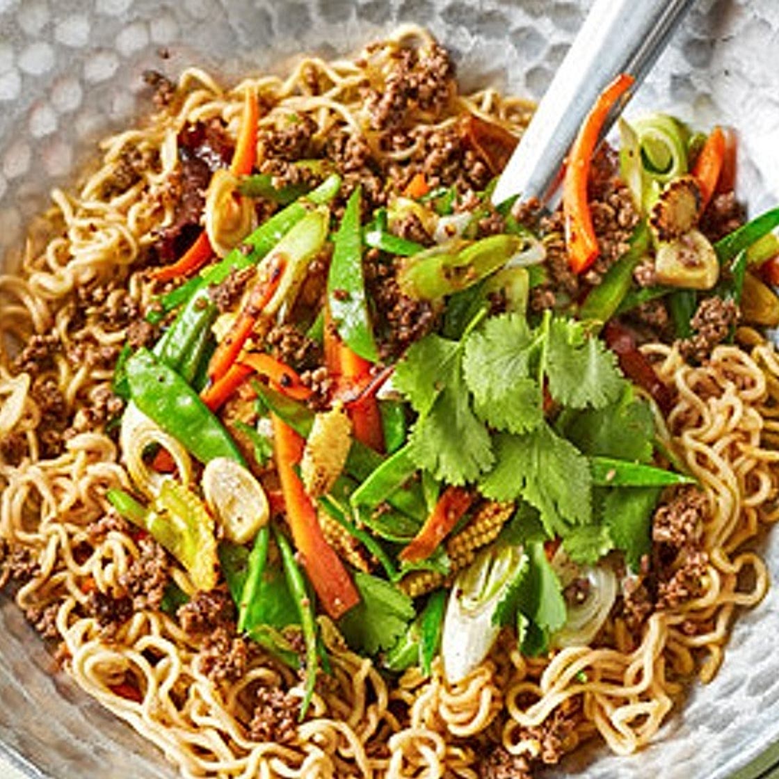 Mie-Hack-Gemüse-Pfanne