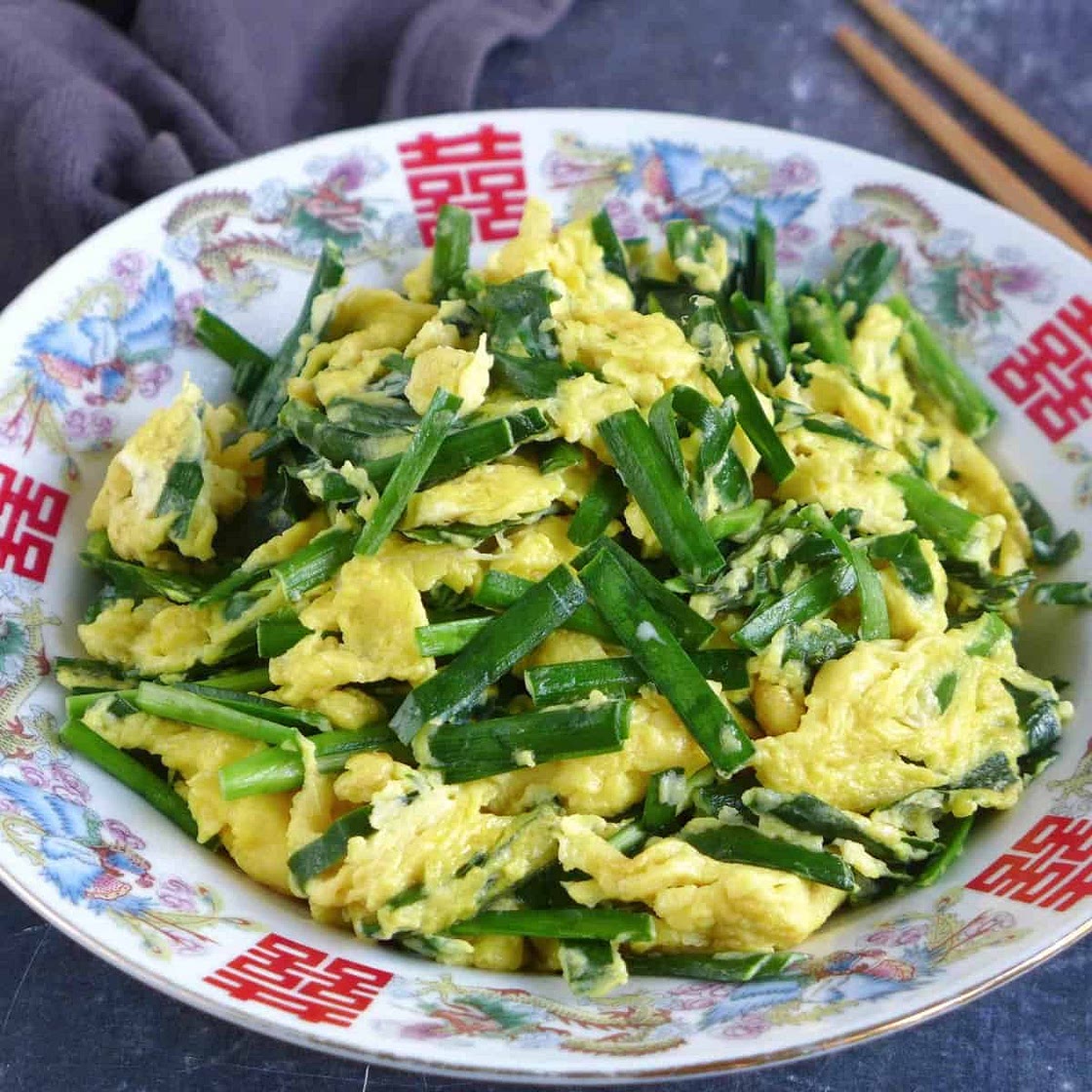 Chinese Chive and Egg Stir-Fry (韭菜炒鸡蛋)