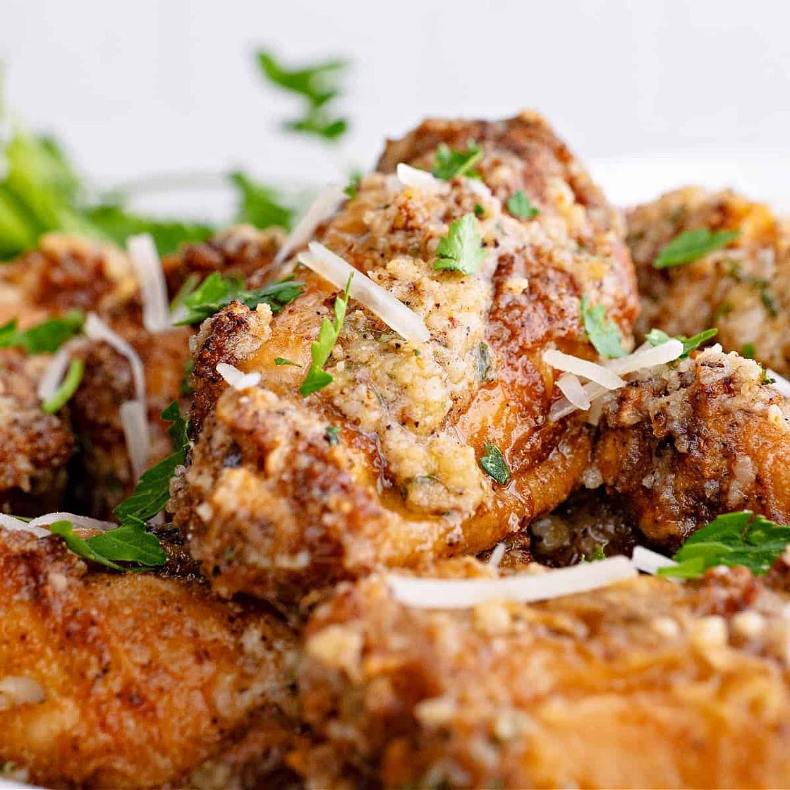 Garlic Parmesan Chicken Wings Recipe (Air Fryer & Oven)