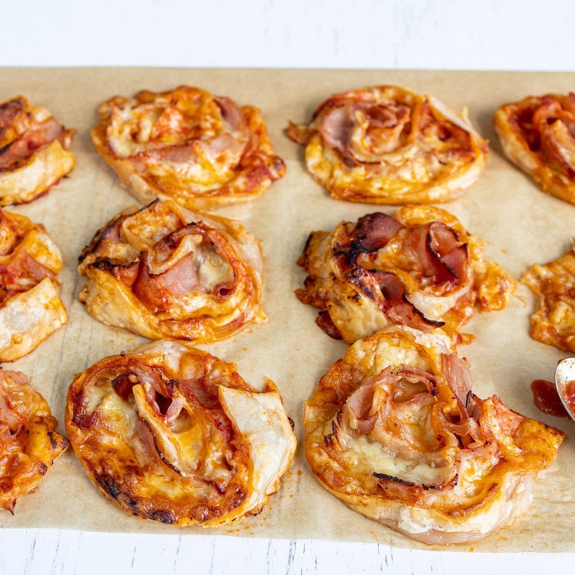 Lunch box pizza pinwheels