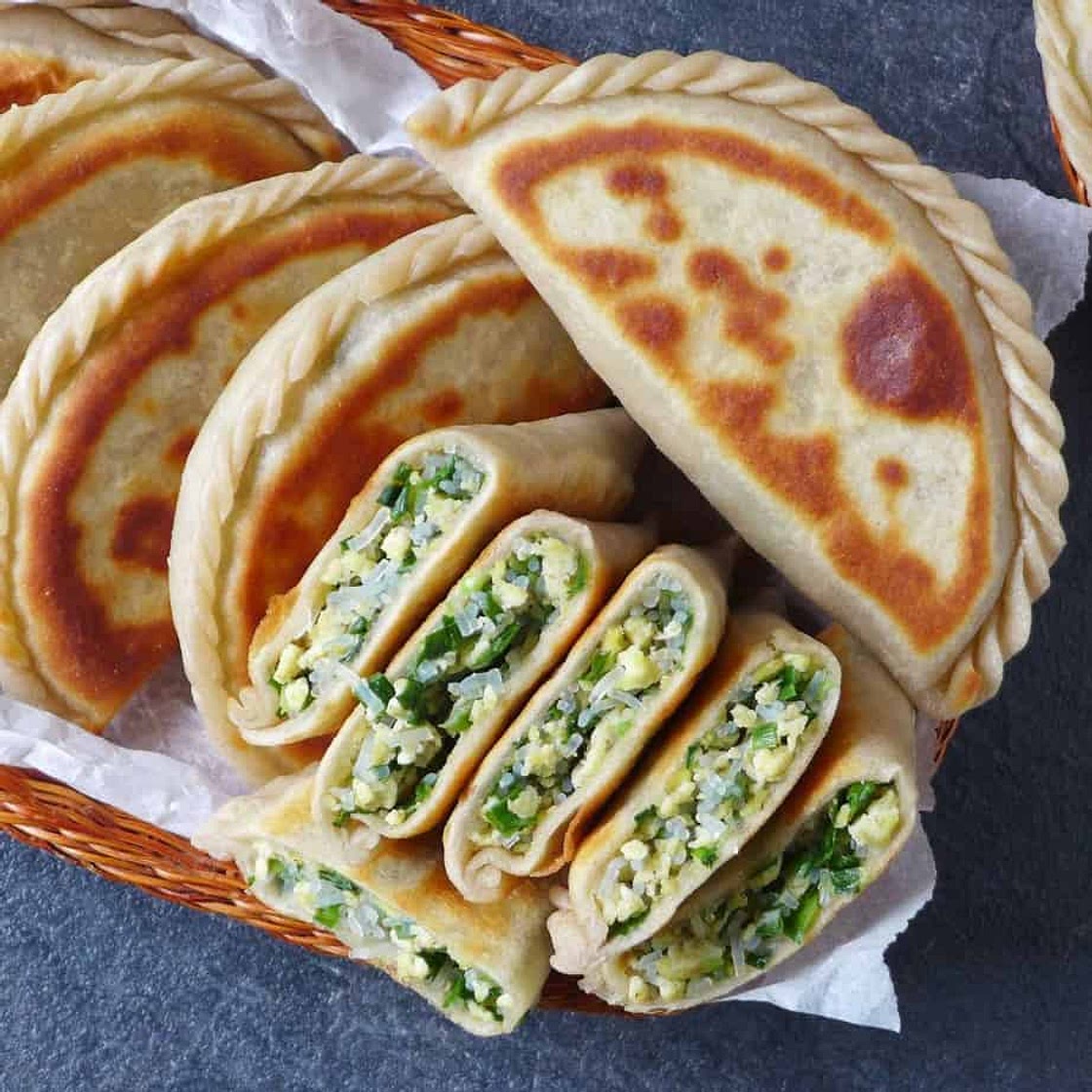 Chinese chive pockets (韭菜盒子)