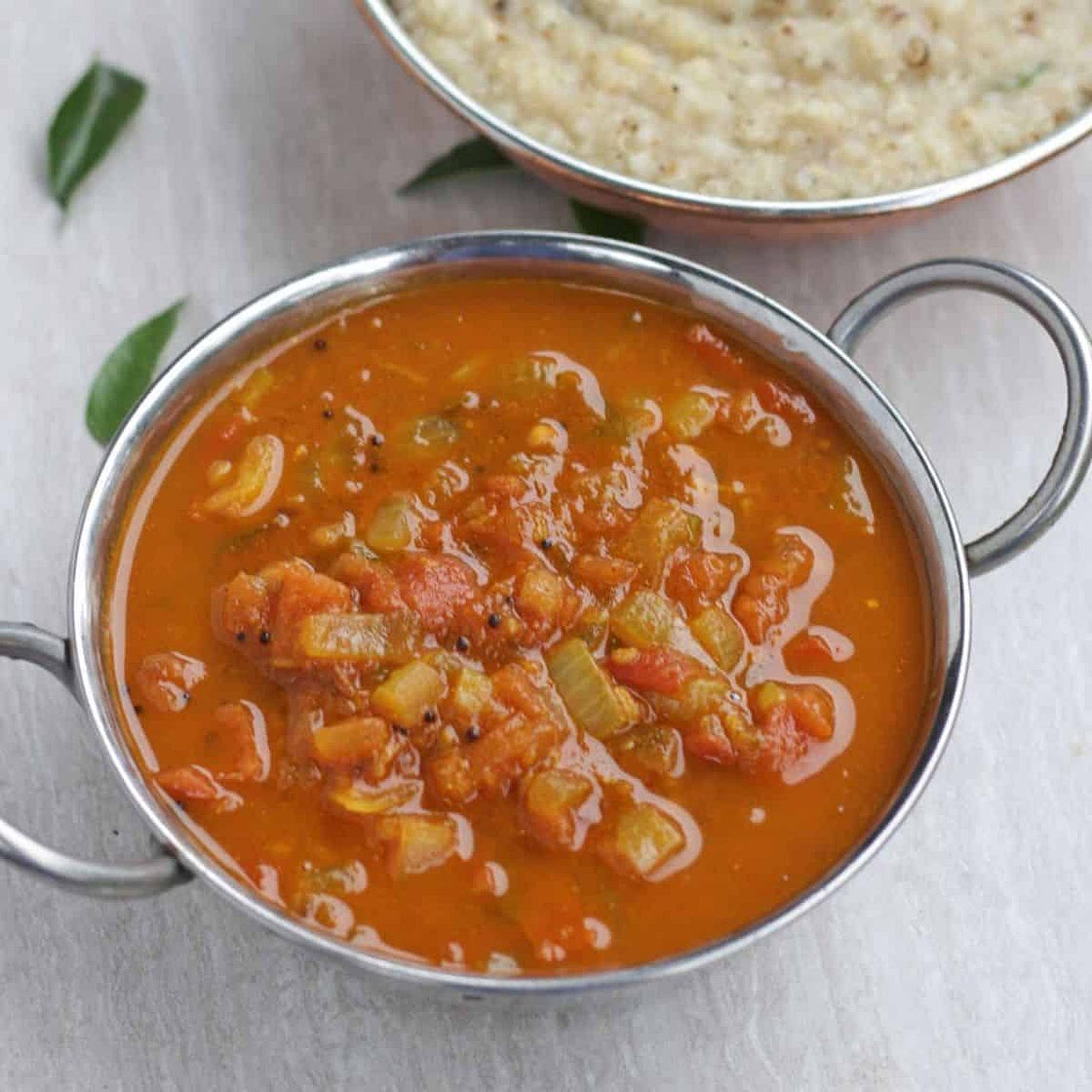 Vengayam Thakkali Gothsu / Onion and tomato gotsu