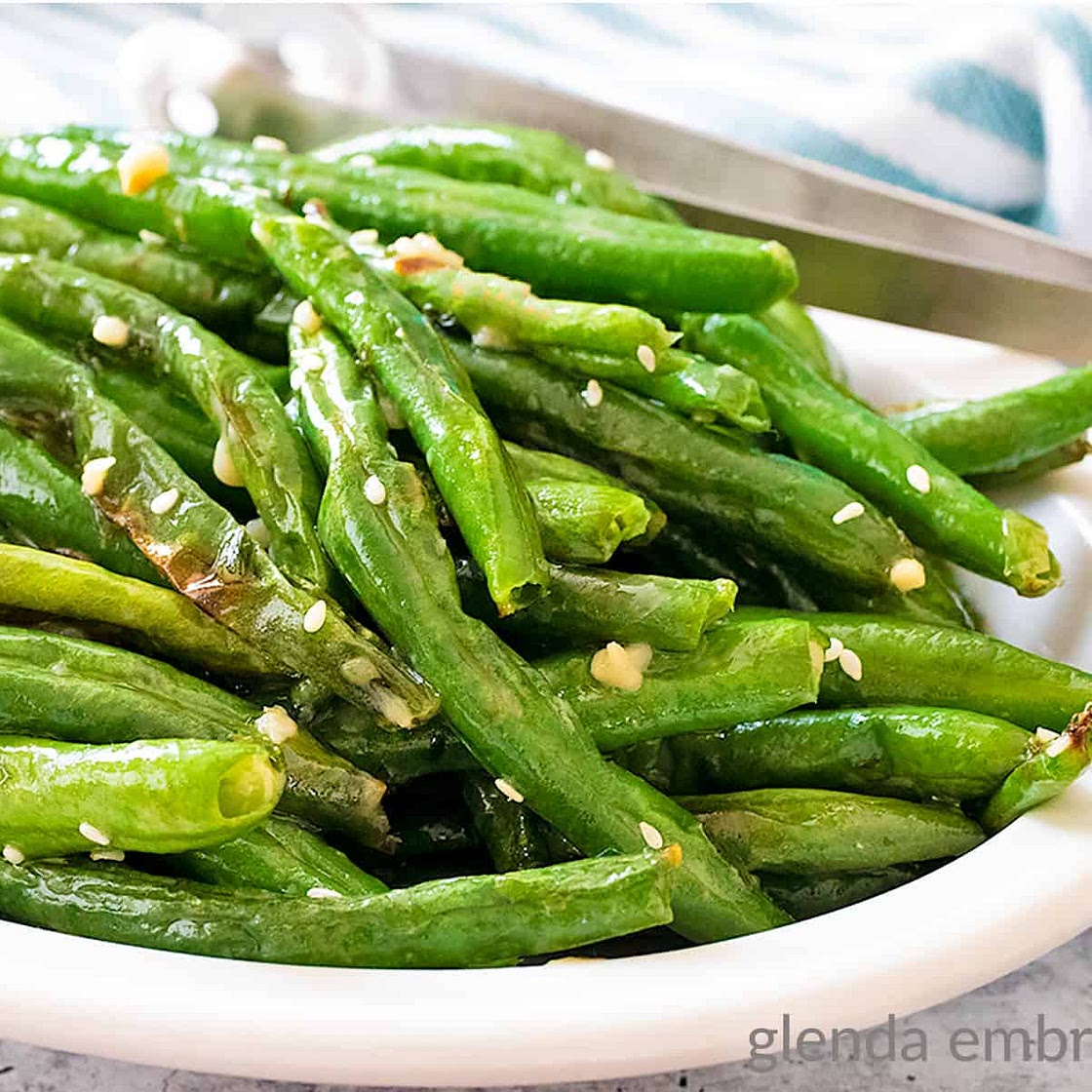 Air Fryer Green Beans with Garlic Butter Sauce