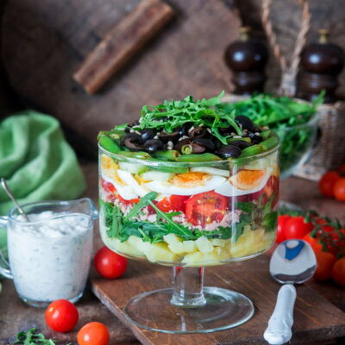 Salade niçoise à étages