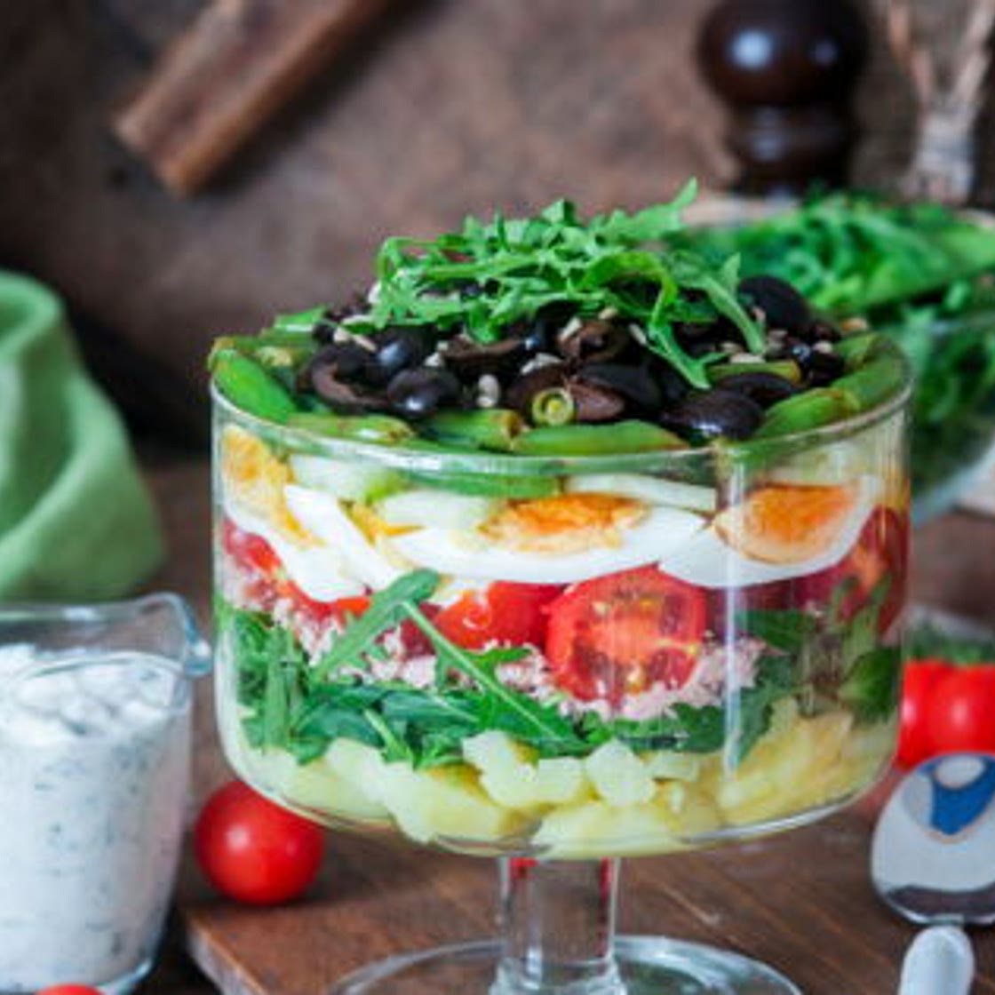 Salade niçoise à étages