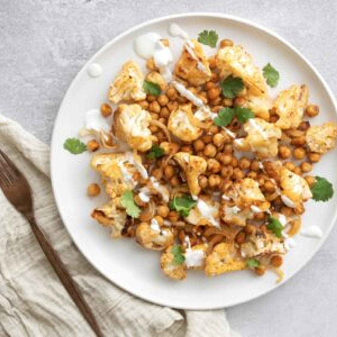 Chou-fleur et pois chiches rôtis à l’harissa