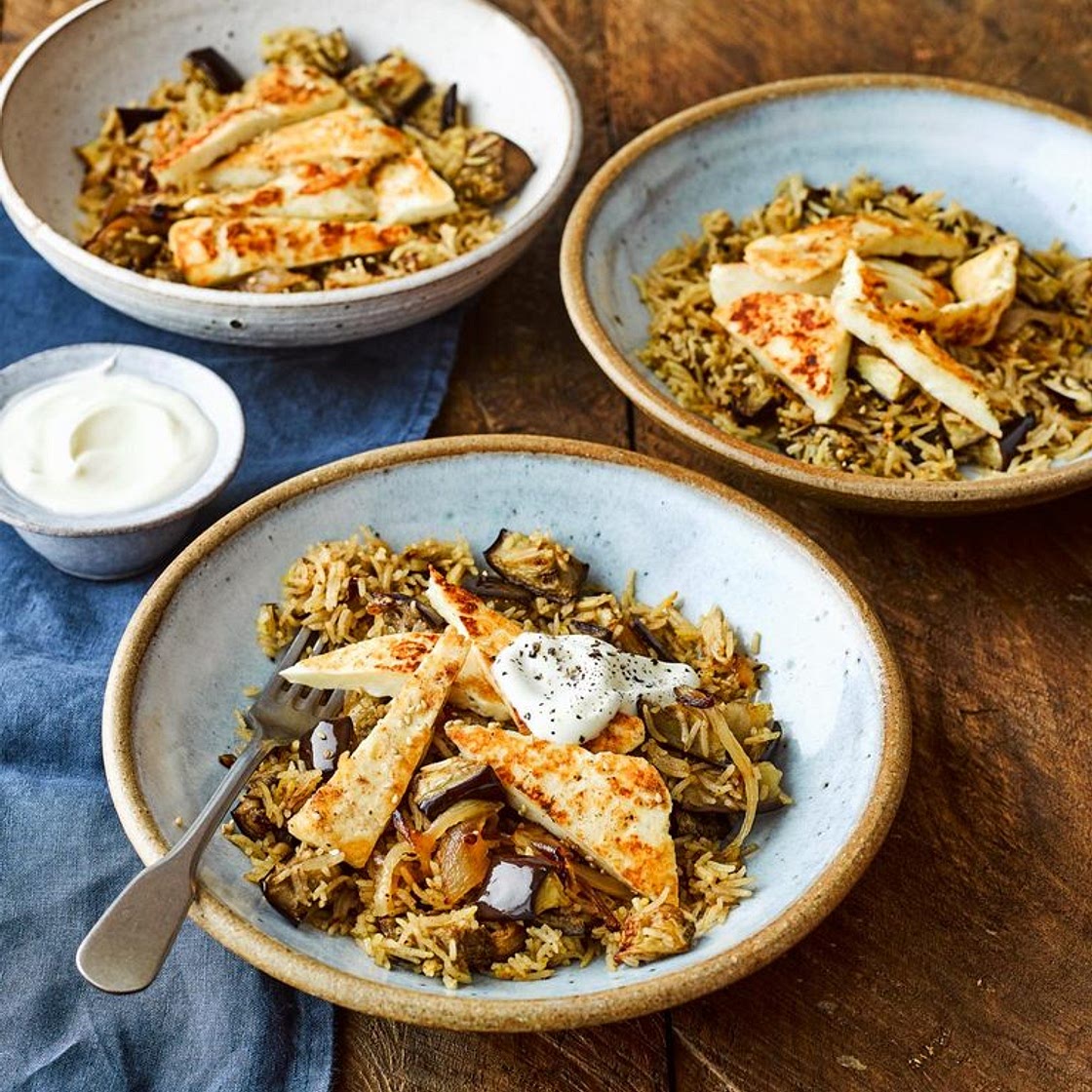 Aubergine pilaf with crispy halloumi