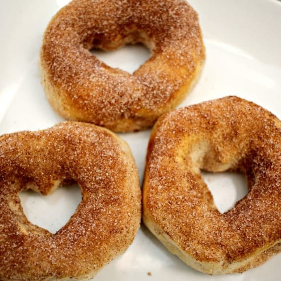 5-Minute Air Fryer Donut Recipe (With Cinnamon and Sugar Topping)