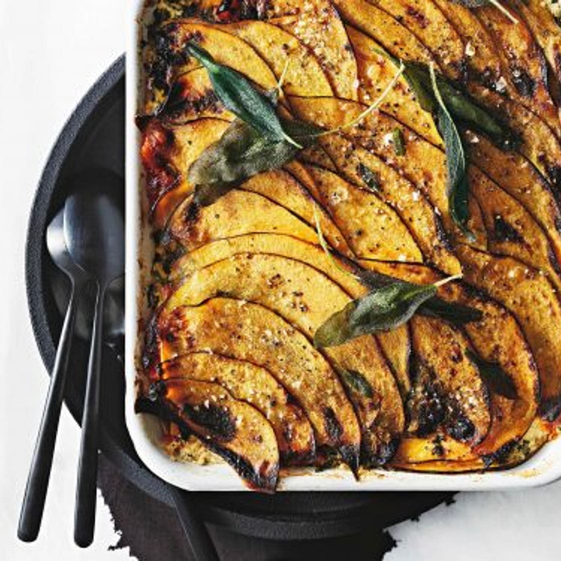Pompoenlasagne met kool en salie