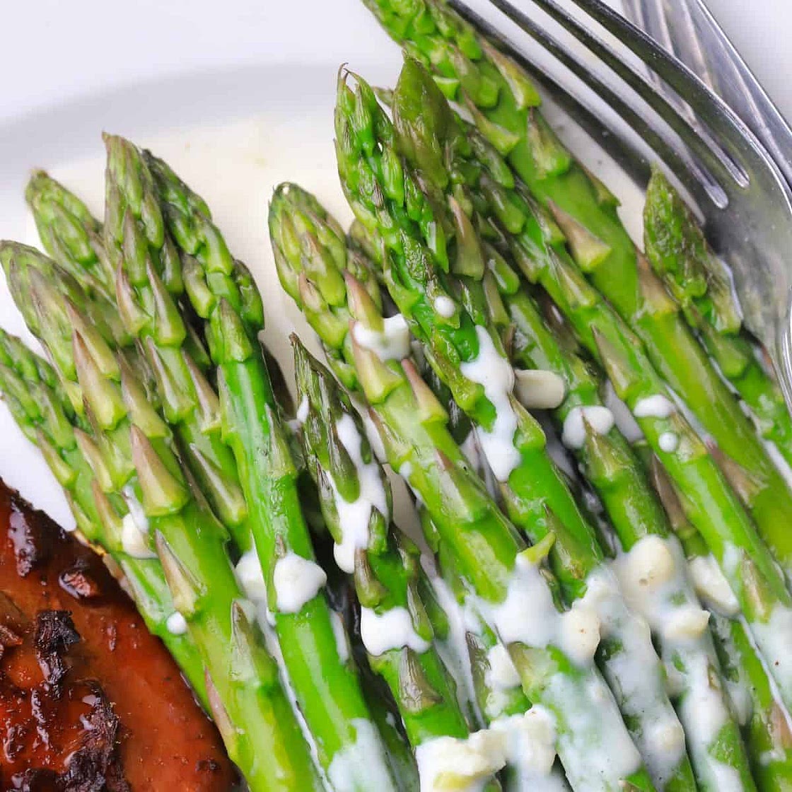 Easy Asparagus with a Parmesan Cream Sauce (Low Carb)