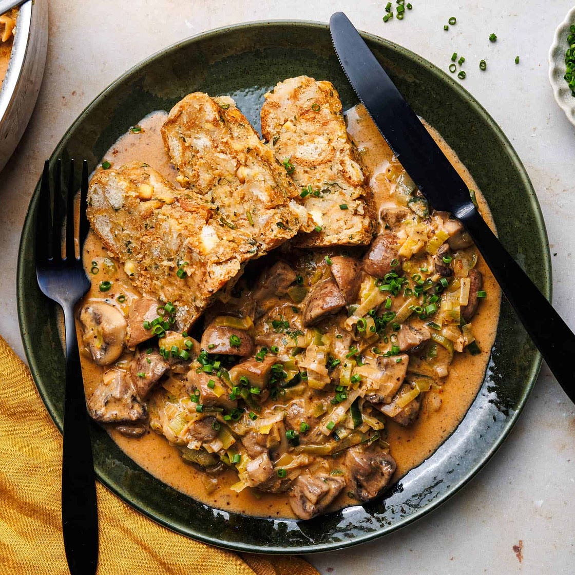 Schnelles veganes Lauch-Pilz-Gulasch