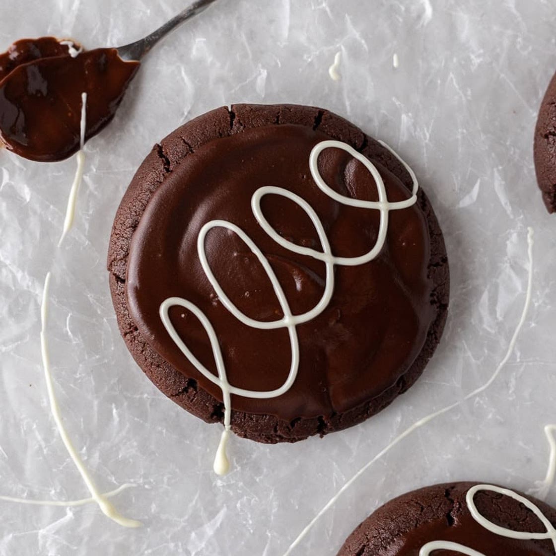 Crumbl chocolate mallow cupcake cookies