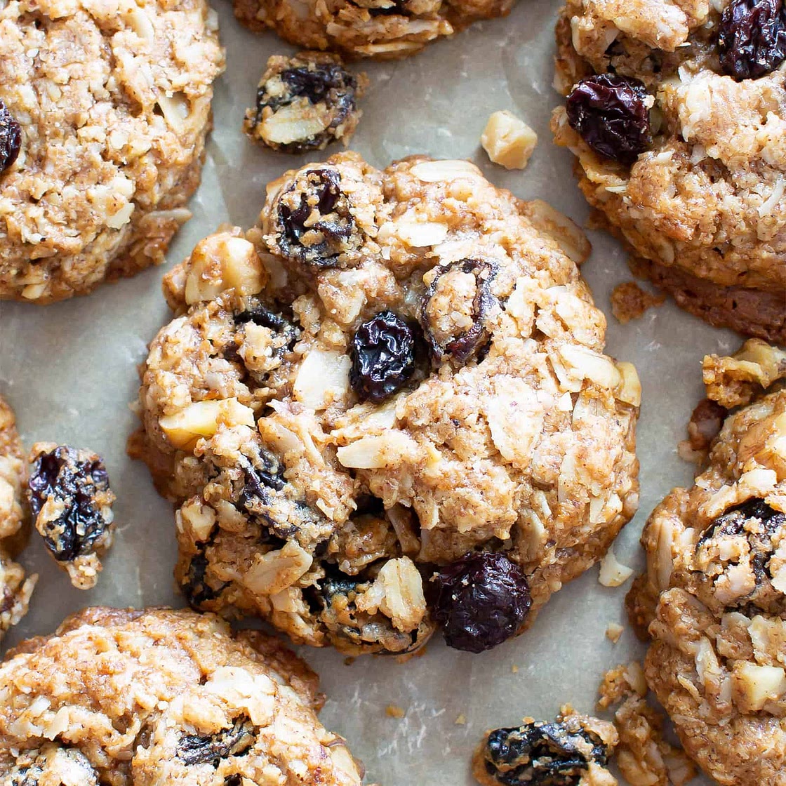 Amazing Chewy Vegan Oatmeal Raisin Cookies (Gluten Free)