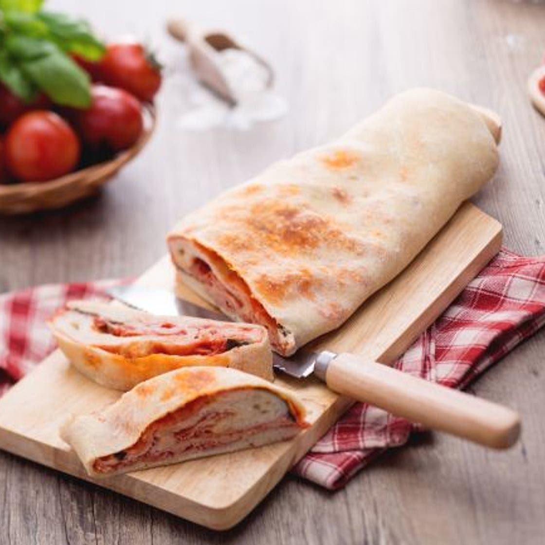 Rotolo di pizza farcito