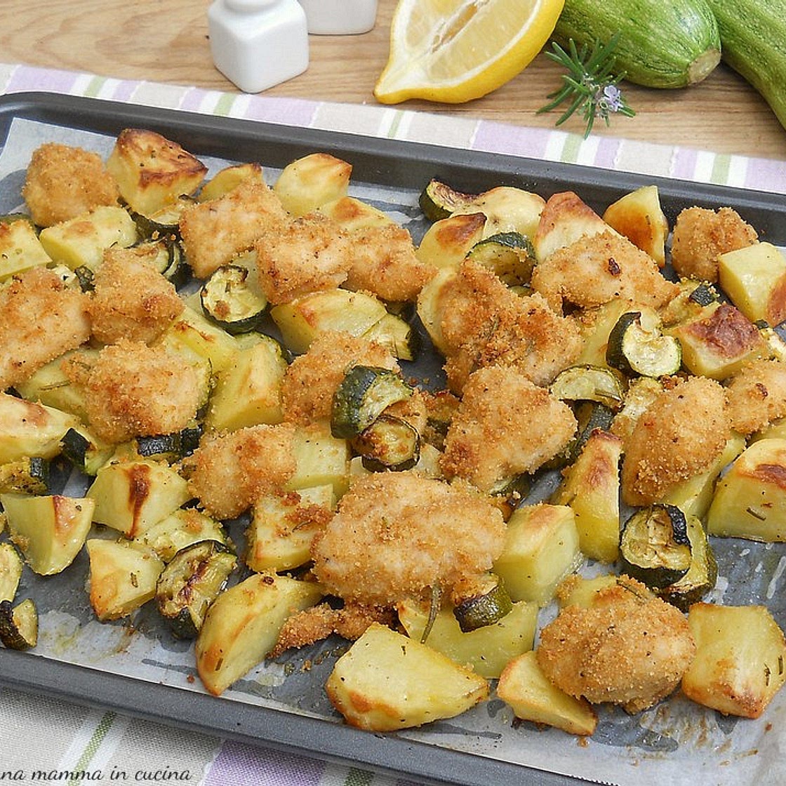 Bocconcini di pollo al forno con zucchine e patate