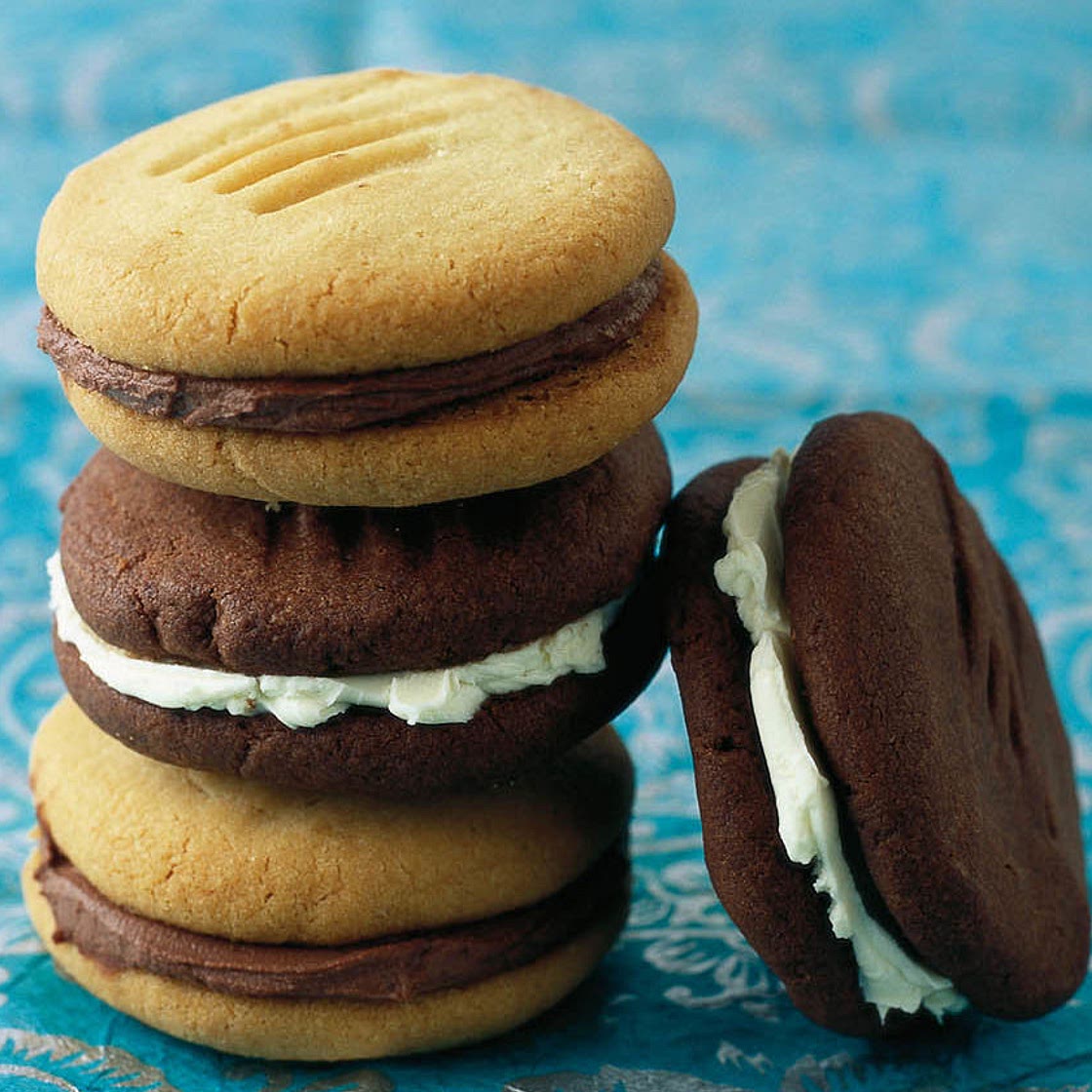 Chocolate and vanilla biscuit sandwiches