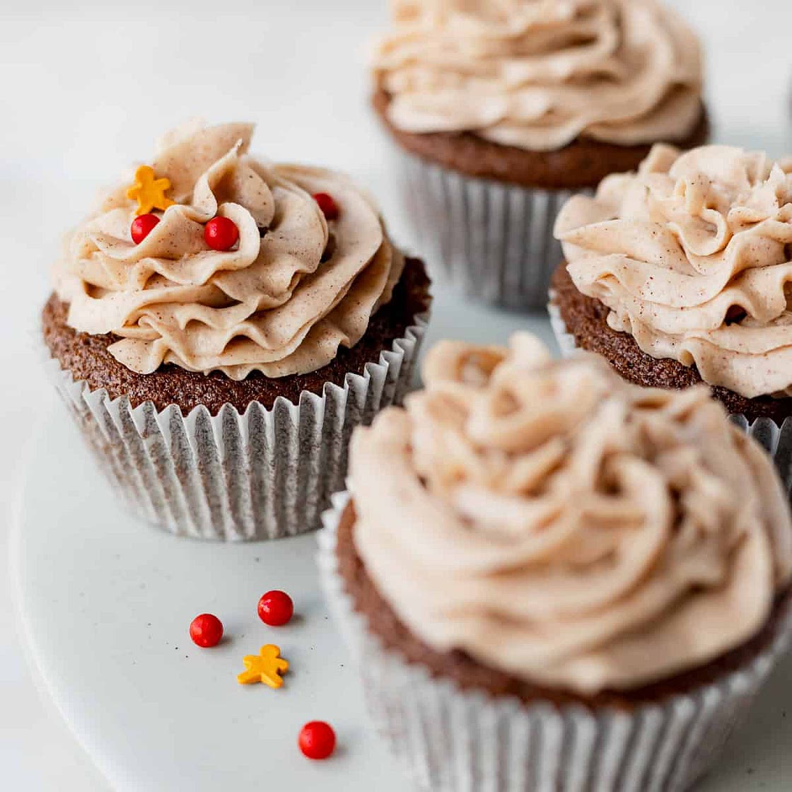 Gingerbread Cupcakes with Cinnamon Vanilla Buttercream Frosting