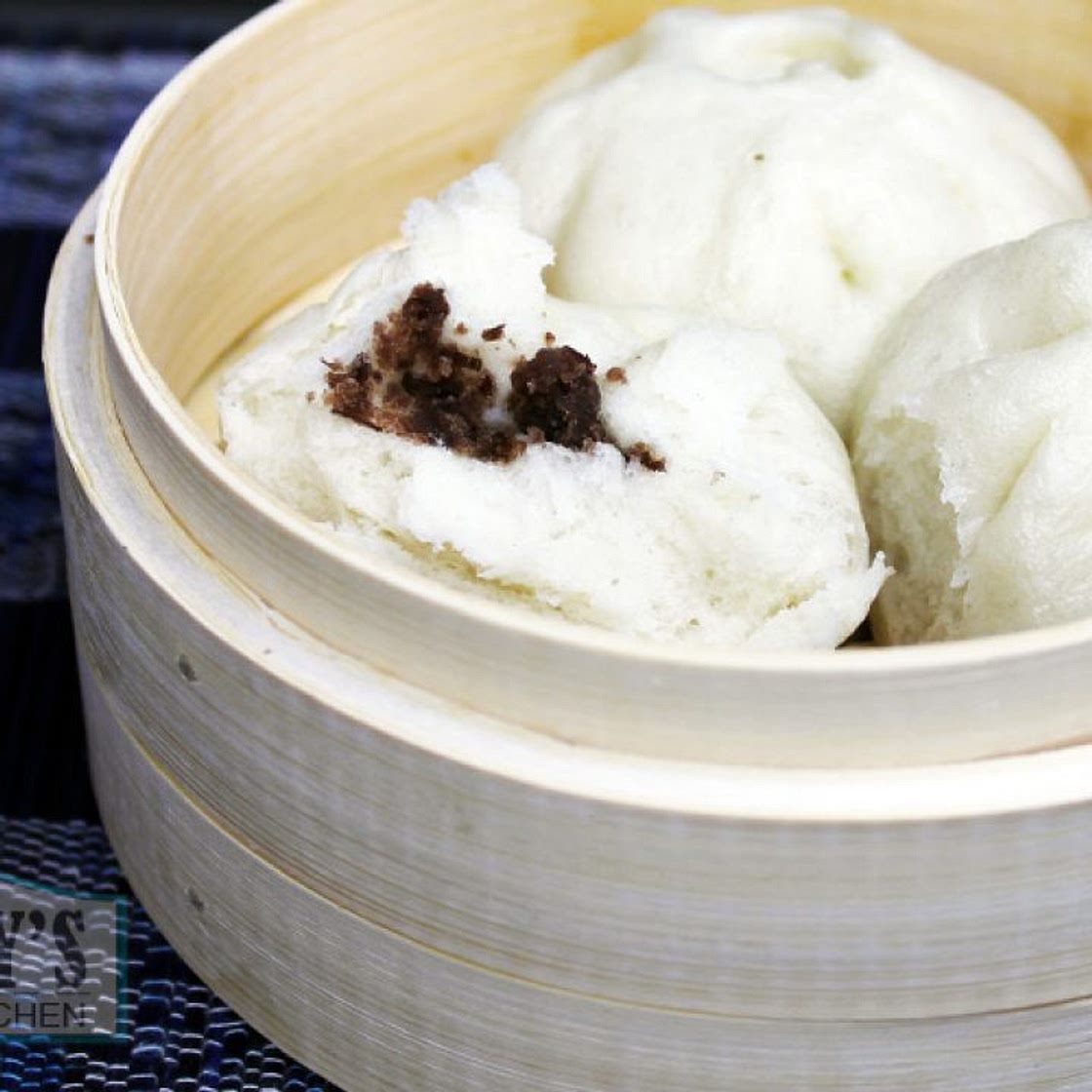 Vegan Chinese Steamed Sweet Red Bean Buns 豆沙包; (Dou Sha Bao)