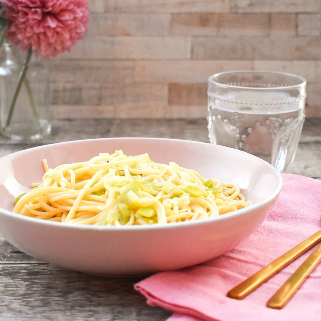Easy Vegan Creamy Leek Pasta with Cream & White Wine