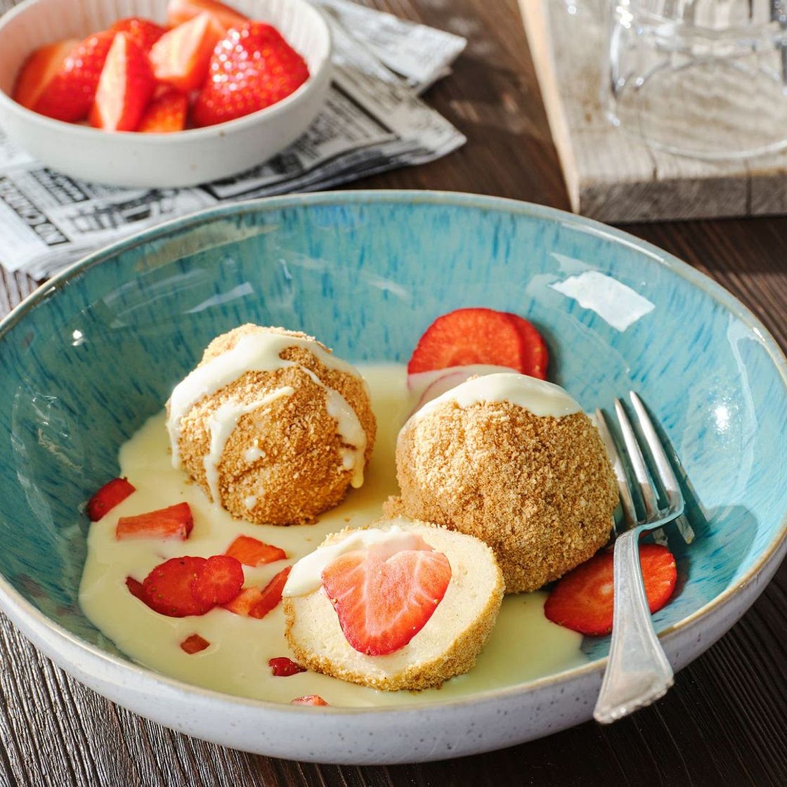 Leckere Erdbeerknödel mit Vanillesoße
