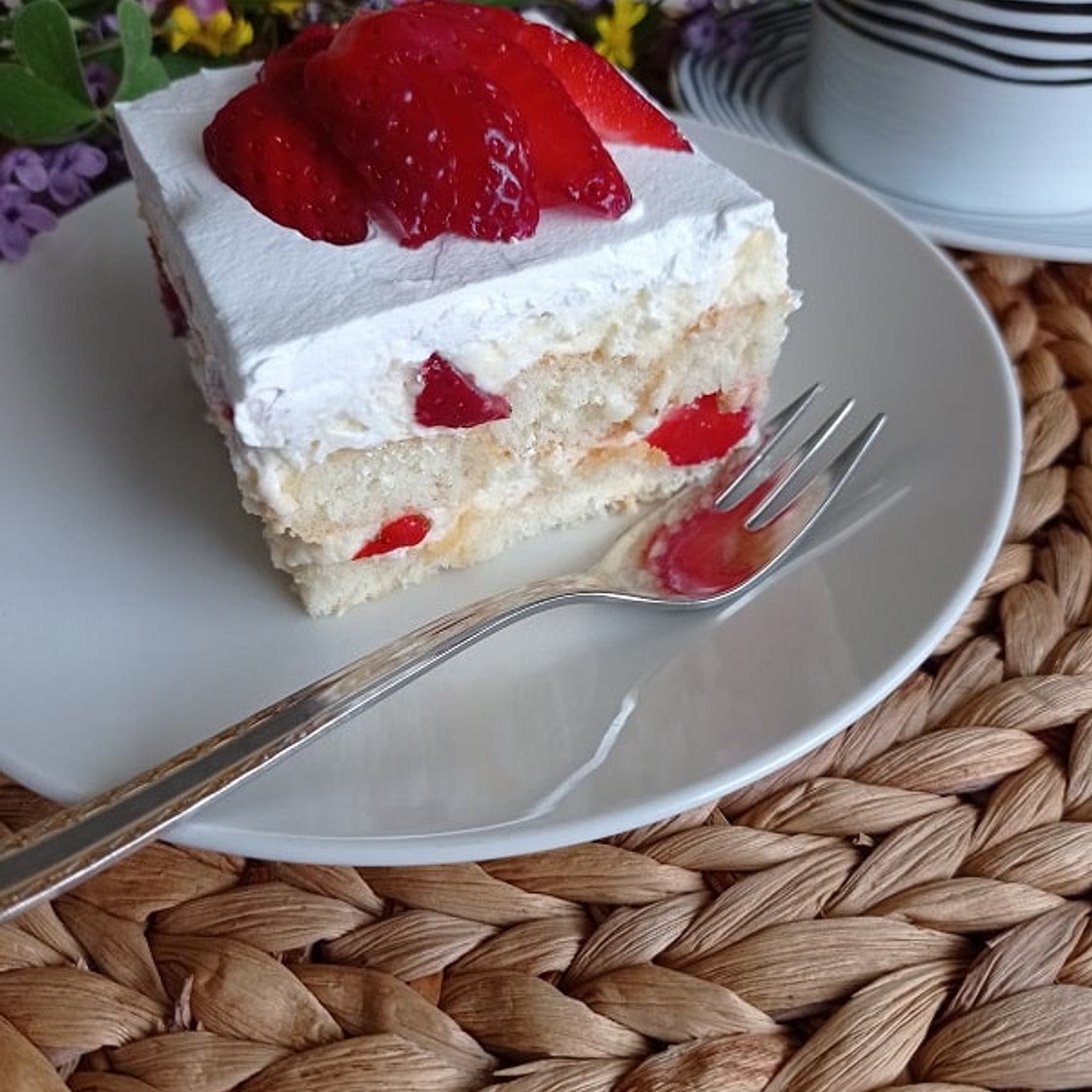 Γλυκό Ψυγείου με Φράουλες και κρέμα βανίλιας