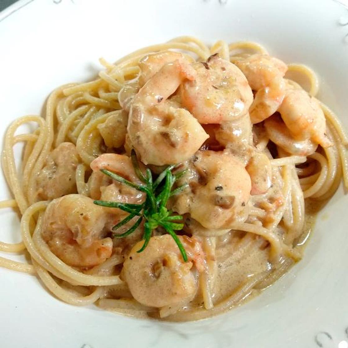 Receita de Macarrão integral com molho de camarão