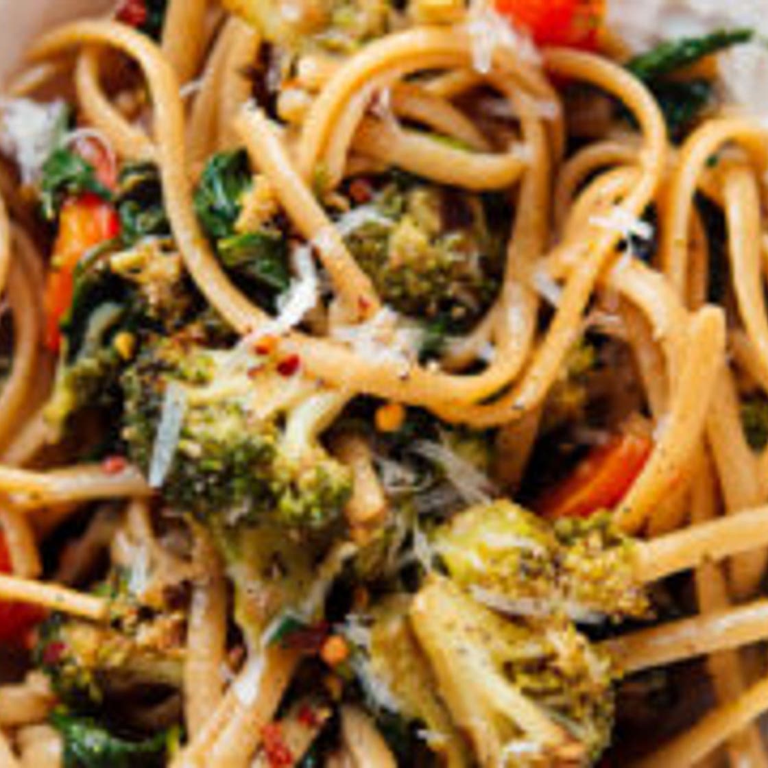 Spinach Pasta with Roasted Broccoli & Bell Pepper