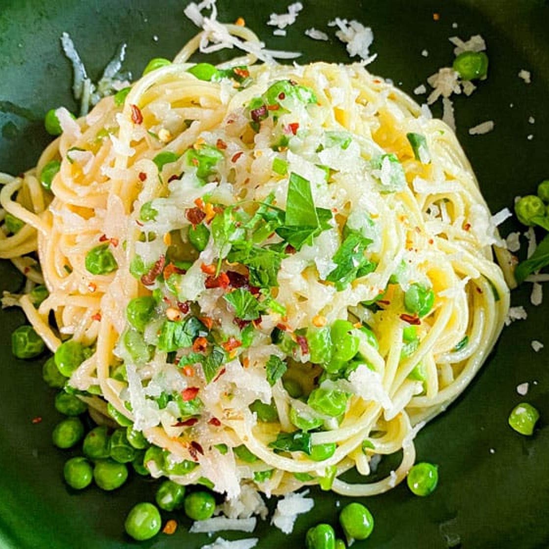 Spaghetti Aglio e Olio | Vegetarian & Vegan