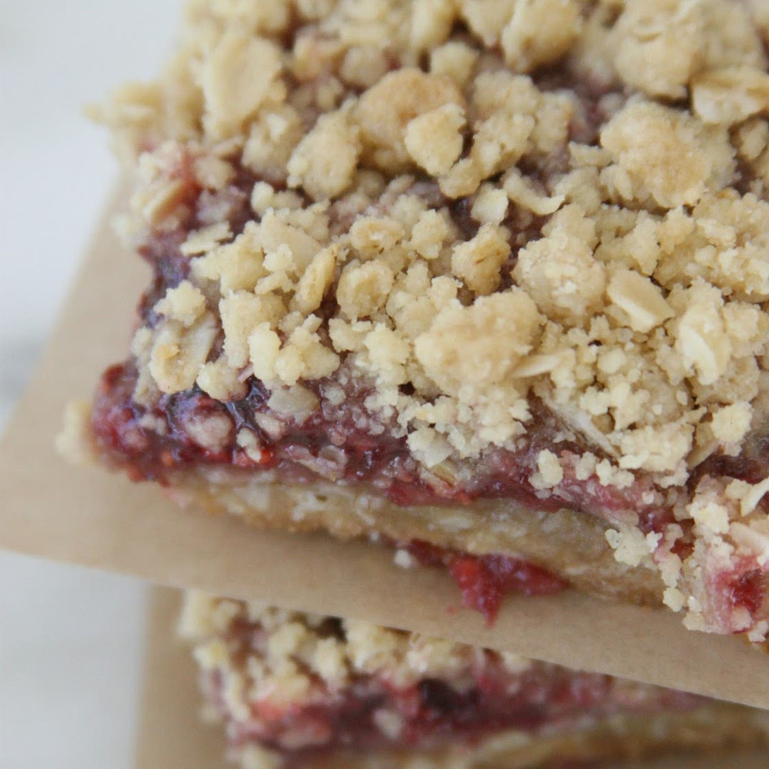 Raspberry Oatmeal Crumble Bars