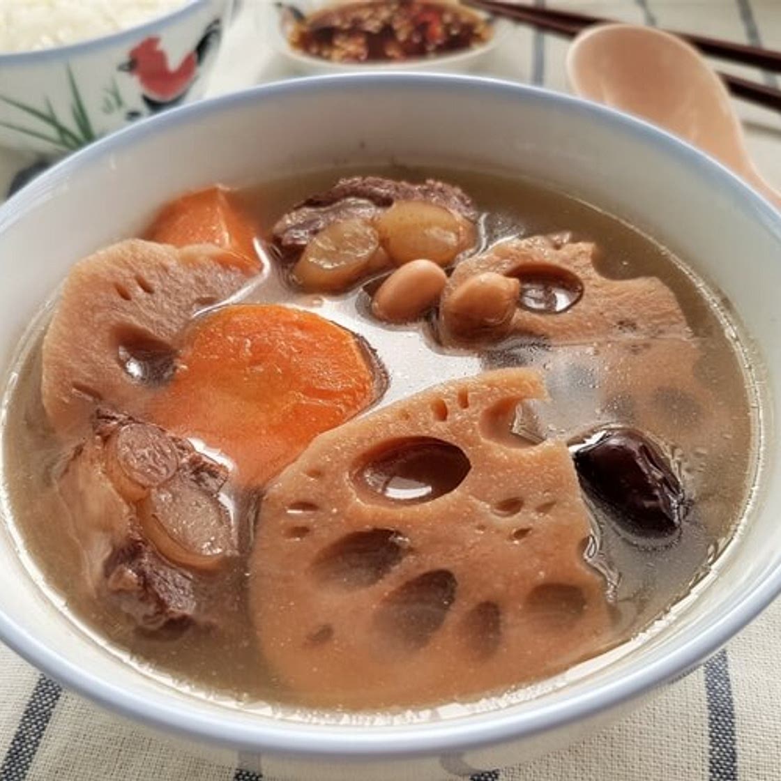 Lotus Root Soup with Pork Ribs Recipe ( 排骨莲藕汤 )