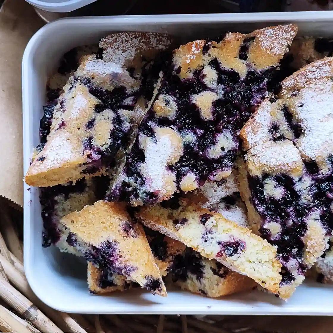 Simple and Quick Wild Blueberry Cake