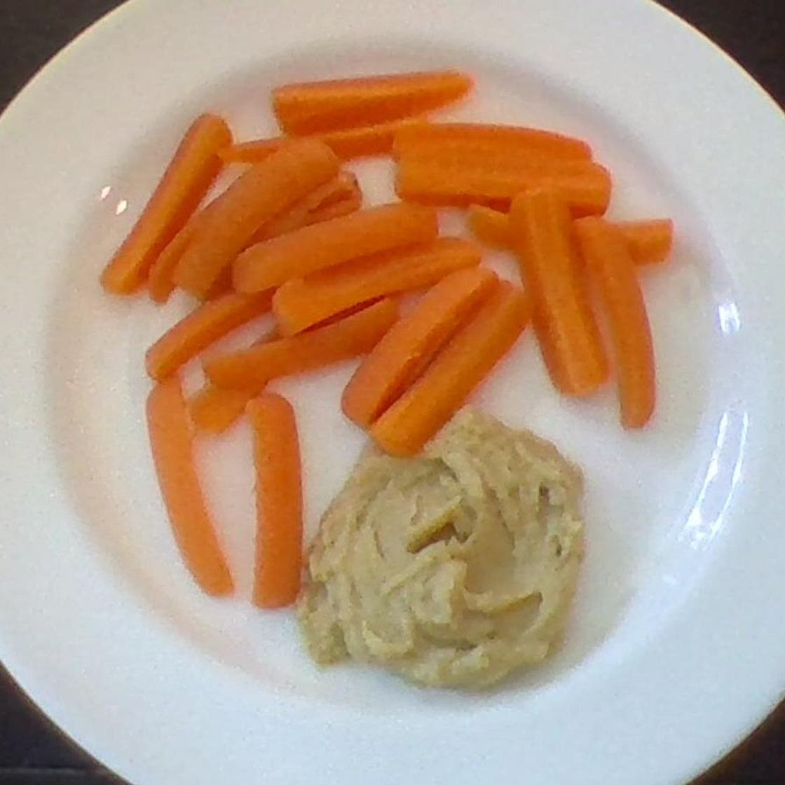 Carrots with Hummus