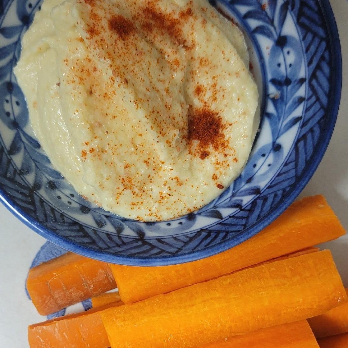 Carrots with Hummus