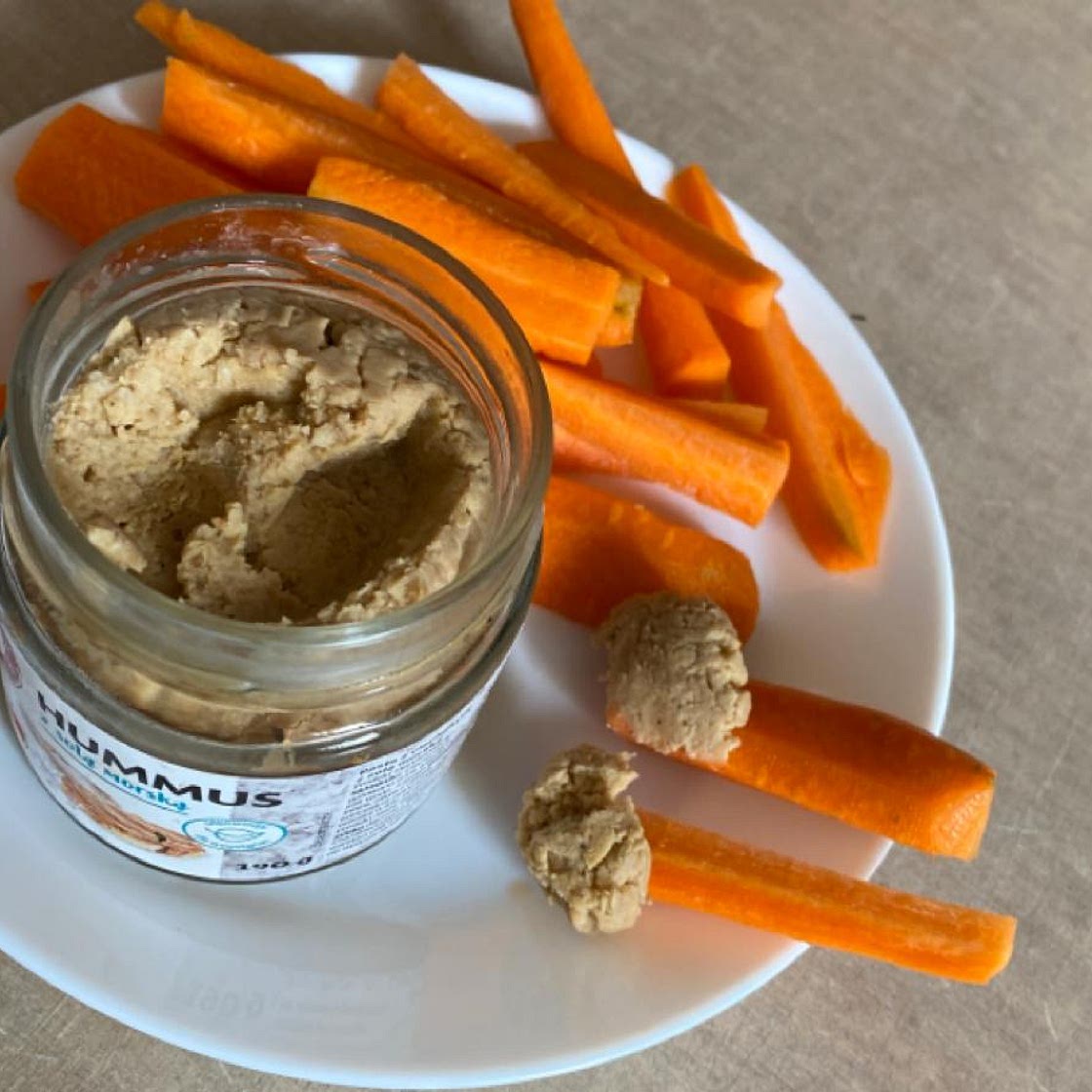 Carrots with Hummus