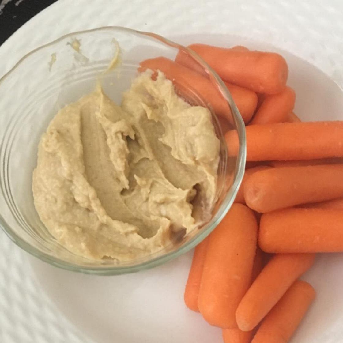 Carrots with Hummus