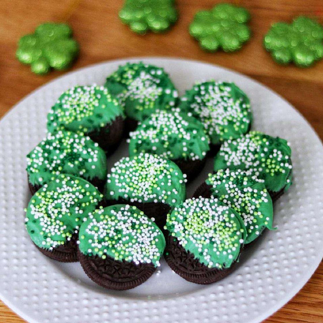 St. Patrick's Day Chocolate-Covered Oreos®