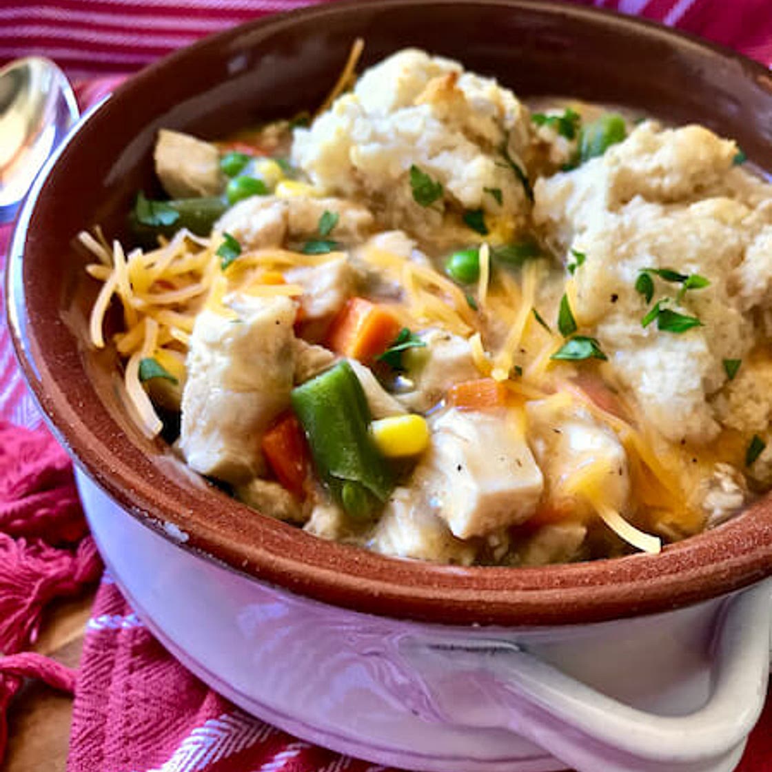 Easy Cheesy Chicken and Biscuit Casserole