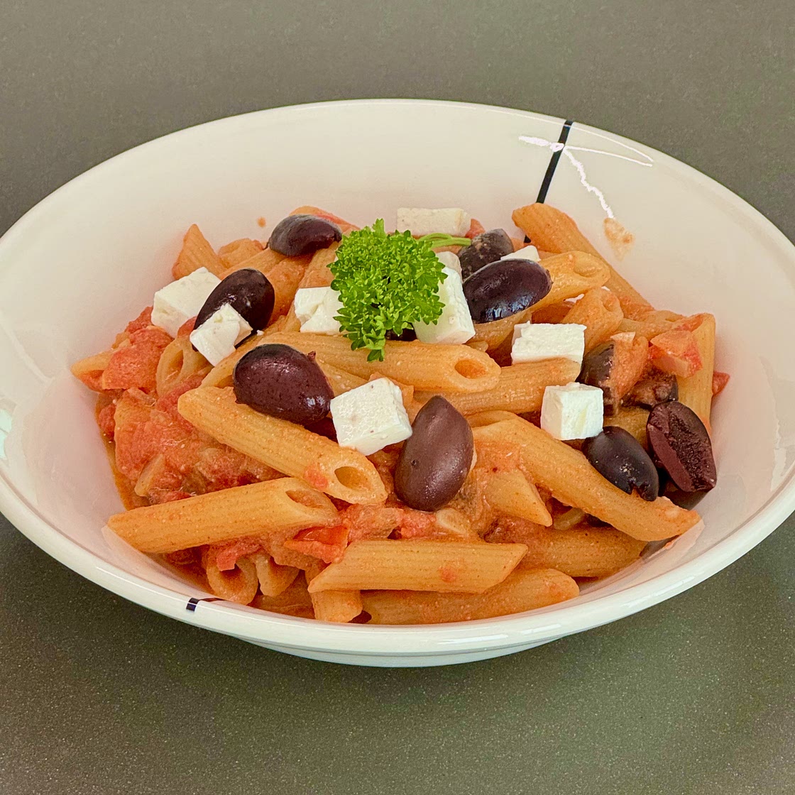 Penne with tomato vodka sauce