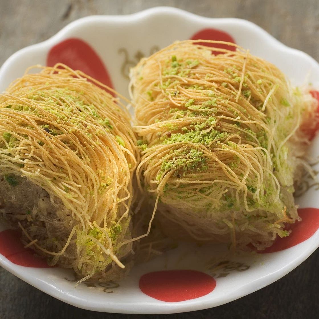 Fadenteig-Dessert auf türkische Art (Kadayif)